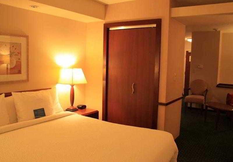 Fairfield Inn & Suites Ντέντον Εξωτερικό φωτογραφία